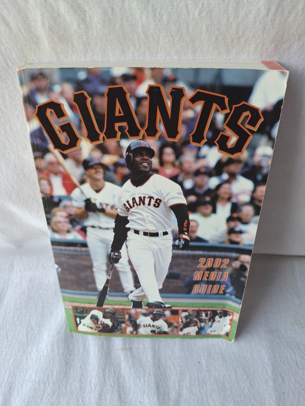 San Francisco Giants 2002 Media Guide - Orange & Black
